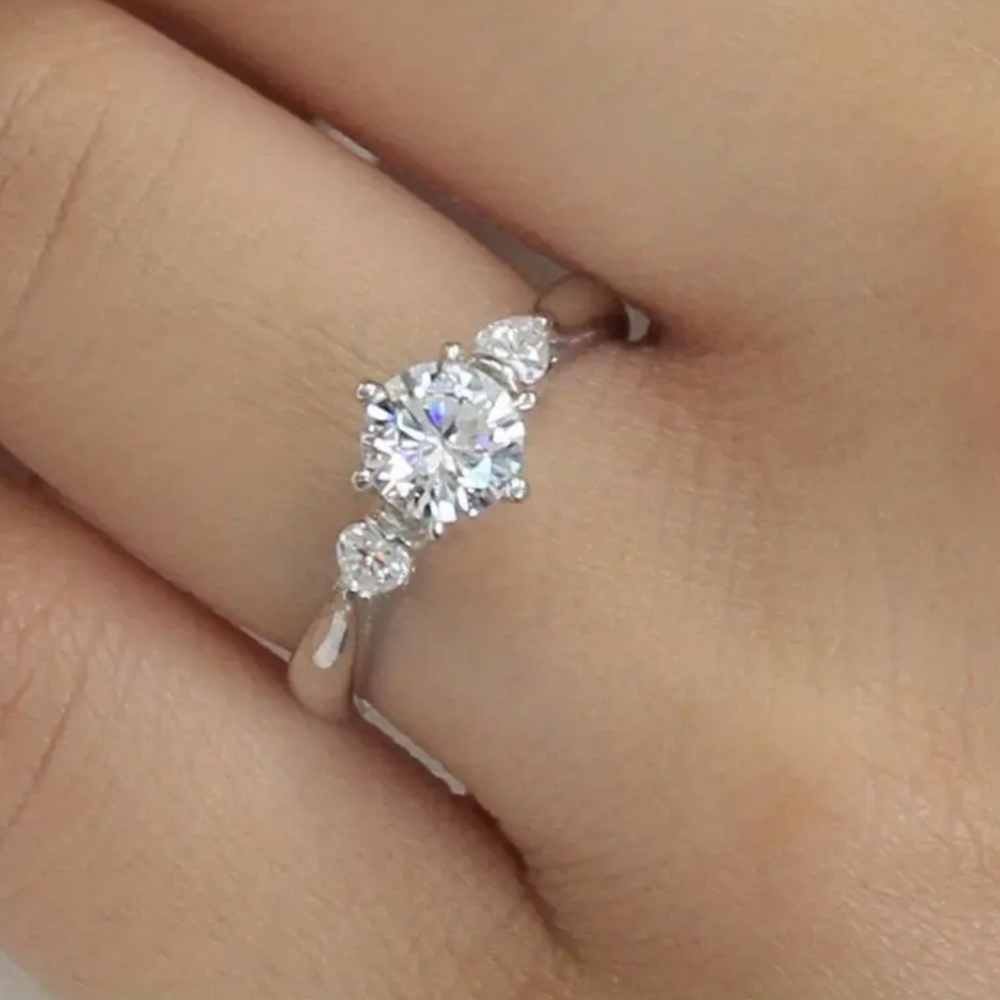 🆕️Zircon Engagement Ring 💍💎 - Picture 4 of 9